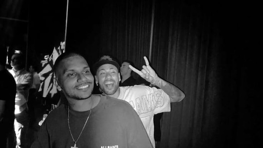 Neymar curte férias em Miami e deve passar por cirurgia no joelho antes de renovação com o Santos