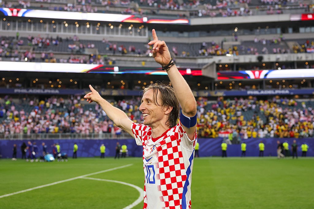 Modric quebra marca de 60 anos com assistência decisiva e adia "última dança" pela Croácia