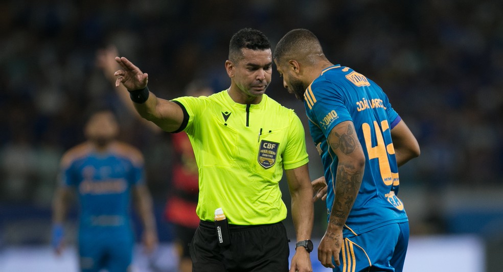 Árbitro Jefferson Ferreira de Moraes vai apitar Cruzeiro x Vitória — Foto: Marlon Costa/AGIF