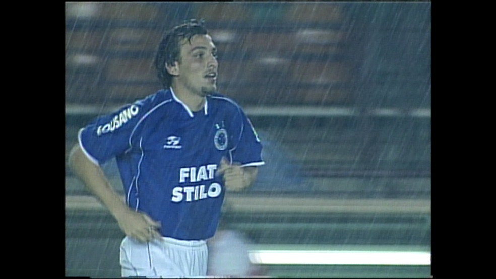 Edu Dracena, quando zagueiro do Cruzeiro — Foto: Reprodução/TV Globo Minas