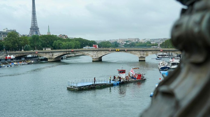 Qualidade da água do rio Sena, em Paris, obriga a cancelar prova teste de  natação para os Jogos Olímpicos