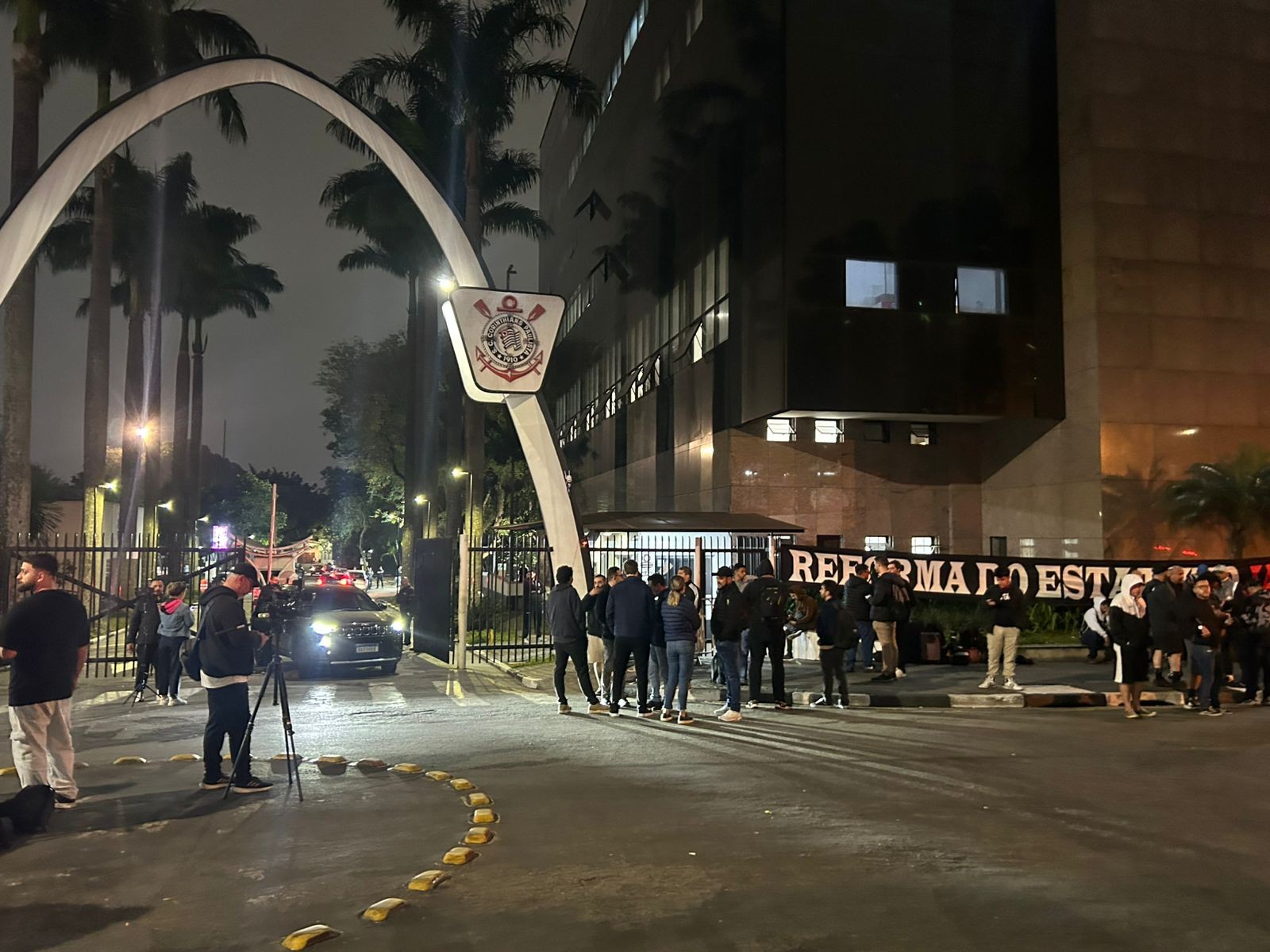 Promotor exige que MP analise intervenção judicial no Corinthians em meio a crises internas