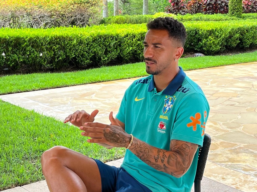 Danilo, lateral-direito e capitão da seleção, em entrevista ao ge — Foto: Ivan Raupp