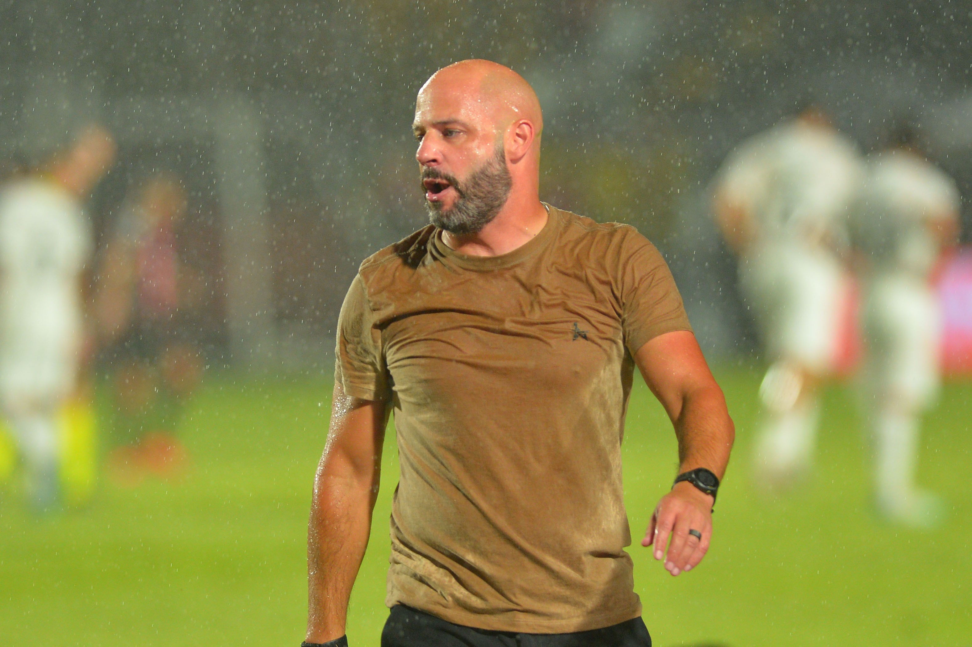 Franclim critica arbitragem após derrota do Botafogo