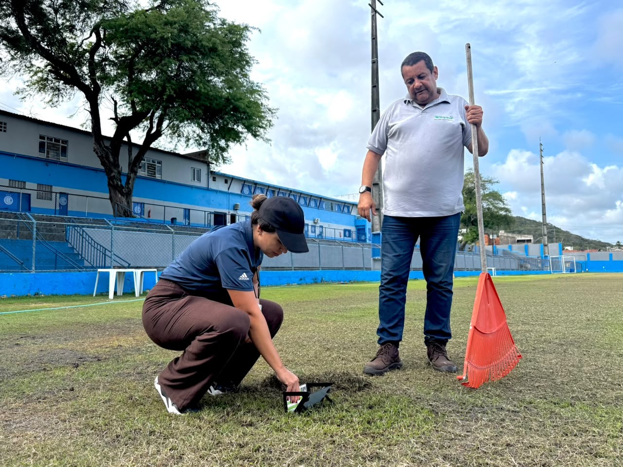 Candidato a treinos da Copa do Mundo Feminina, Sabino Ribeiro recebe visita da FIFA