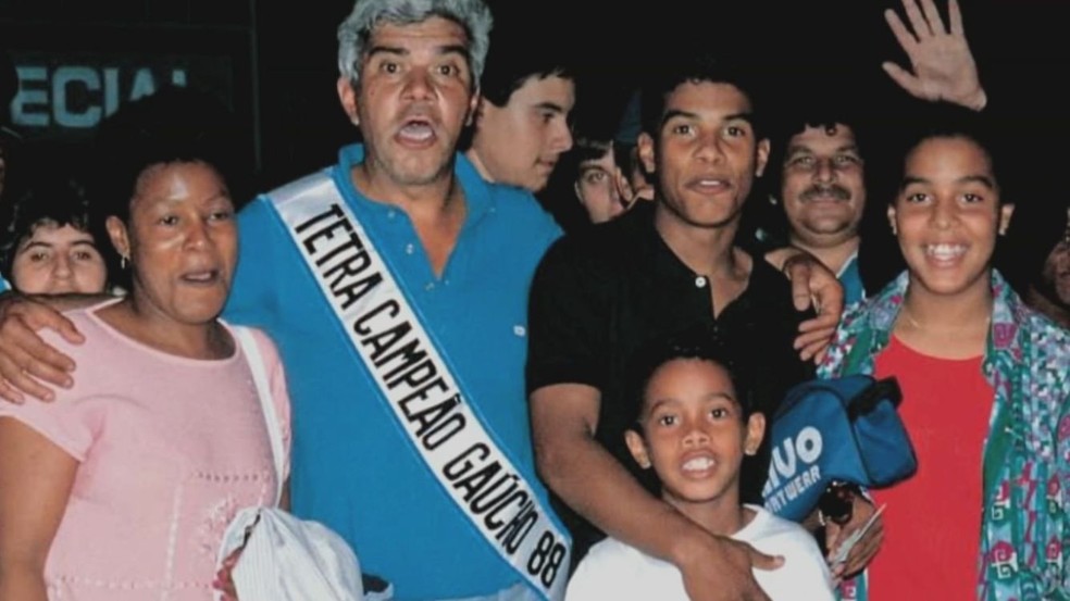 Ronaldinho Gaúcho: o Bruxo que fez sonhar enquanto sorriu