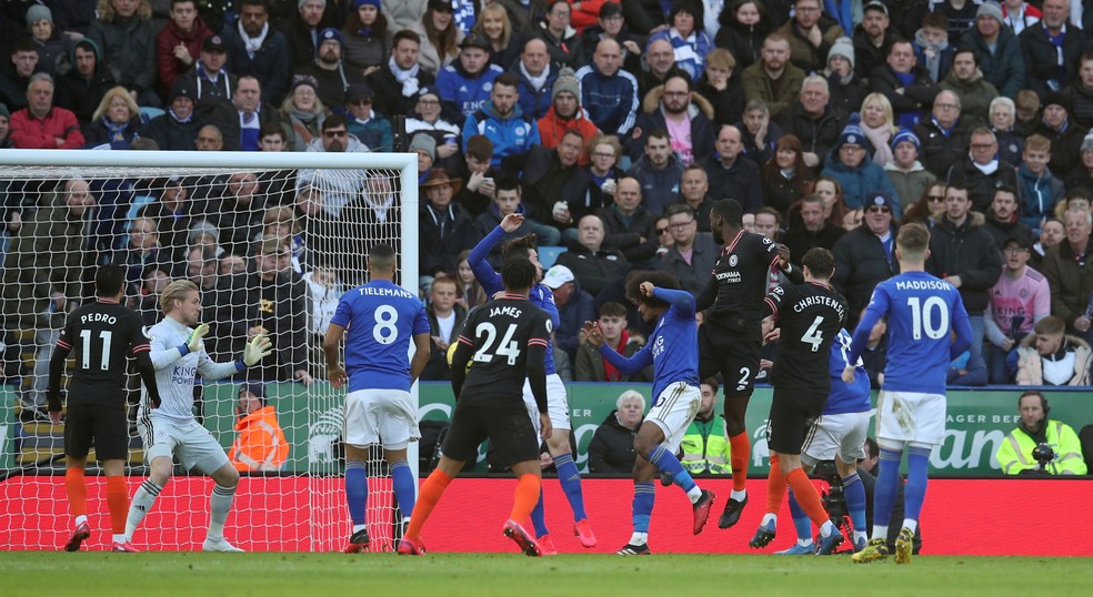 Rüdiger faz dois gols de cabeça, e Chelsea arranca empate com Leicester  fora de casa, futebol inglês