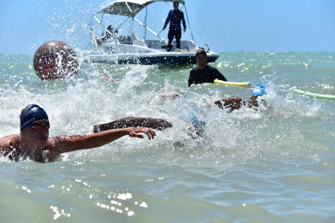 Nadador Felipe Knowles bate recordes em competições em Maceió