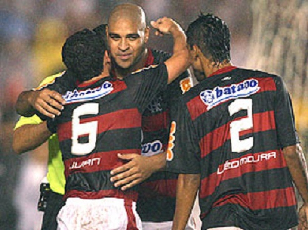 Há 10 anos, Flamengo de Adriano batia Corinthians de Ronaldo na  Libertadores; relembre e faça o