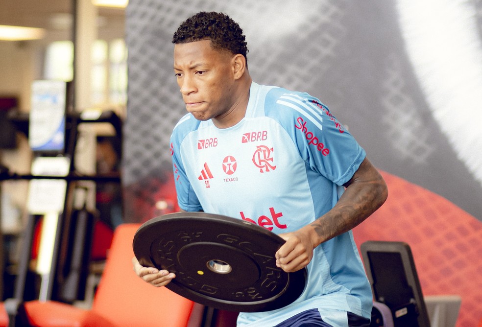 Plata em treino na academia do Ninho do Urubu  Foto: Adriano Fontes/Flamengo