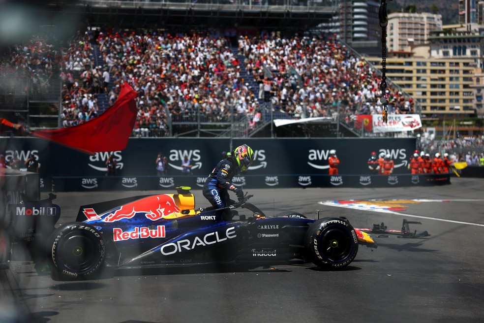 Isack Hadjar bate e abandona o treino livre 1 no GP de Mônaco — Foto: Andy Hone/LAT Images