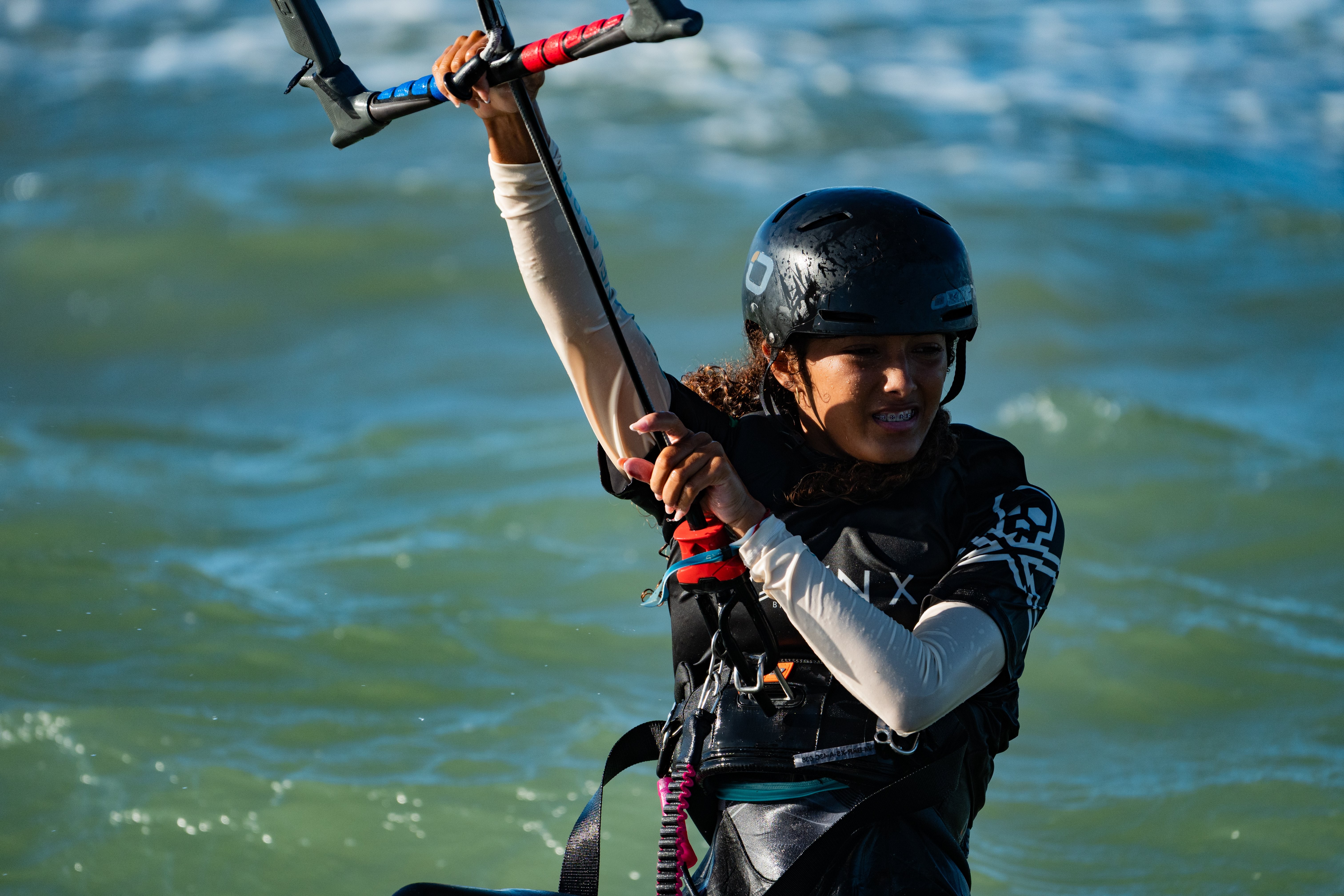 Cristielly da Silva brilha em competição de kitesurfe no Preá, no Ceará