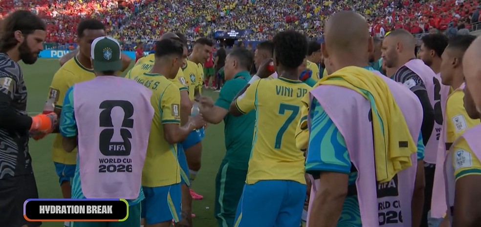 Brasil x Marrocos fazem pausa para hidratação — cooling break Copa do Mundo
