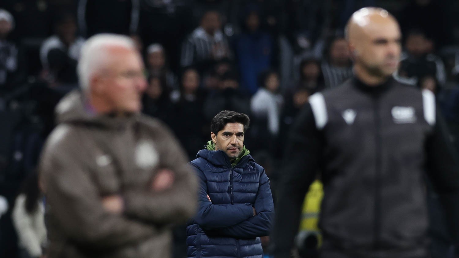 Abel critica uso arcaico do VAR em lance decisivo do Palmeiras