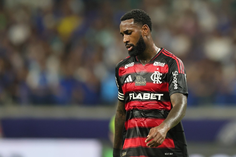 Gerson em ação pelo Flamengo contra o Cruzeiro — Foto: Gilson Lobo / AGIF