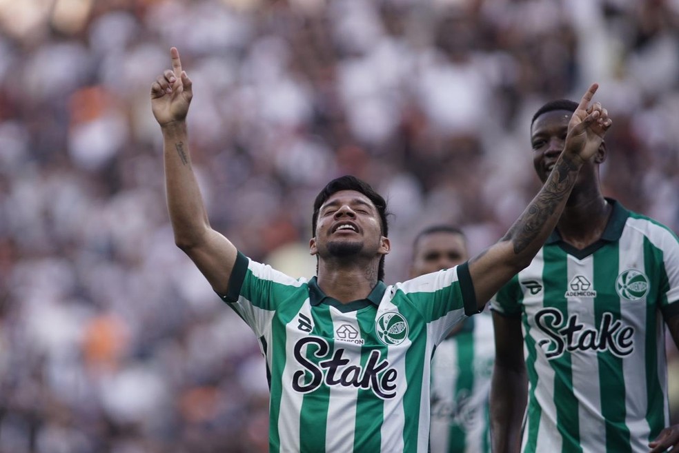 Neguebe marcou gol de empate do Juventude contra o Corinthians &mdash; Foto: Fernando Alves/EC Juventude