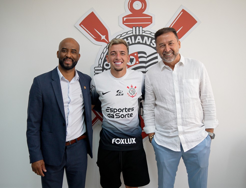 Corinthians anuncia a renovação contratual de Ryan