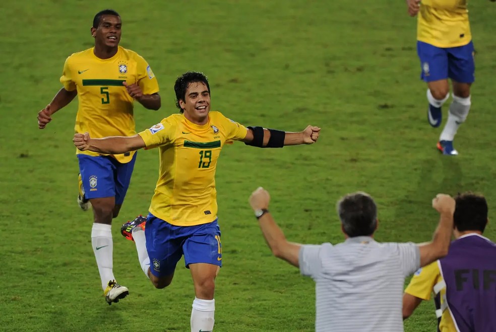 Henrique Almeida comemora gol pelo Brasil no Mundial sub-20 2011 — Foto: Reprodução/Fifa.com