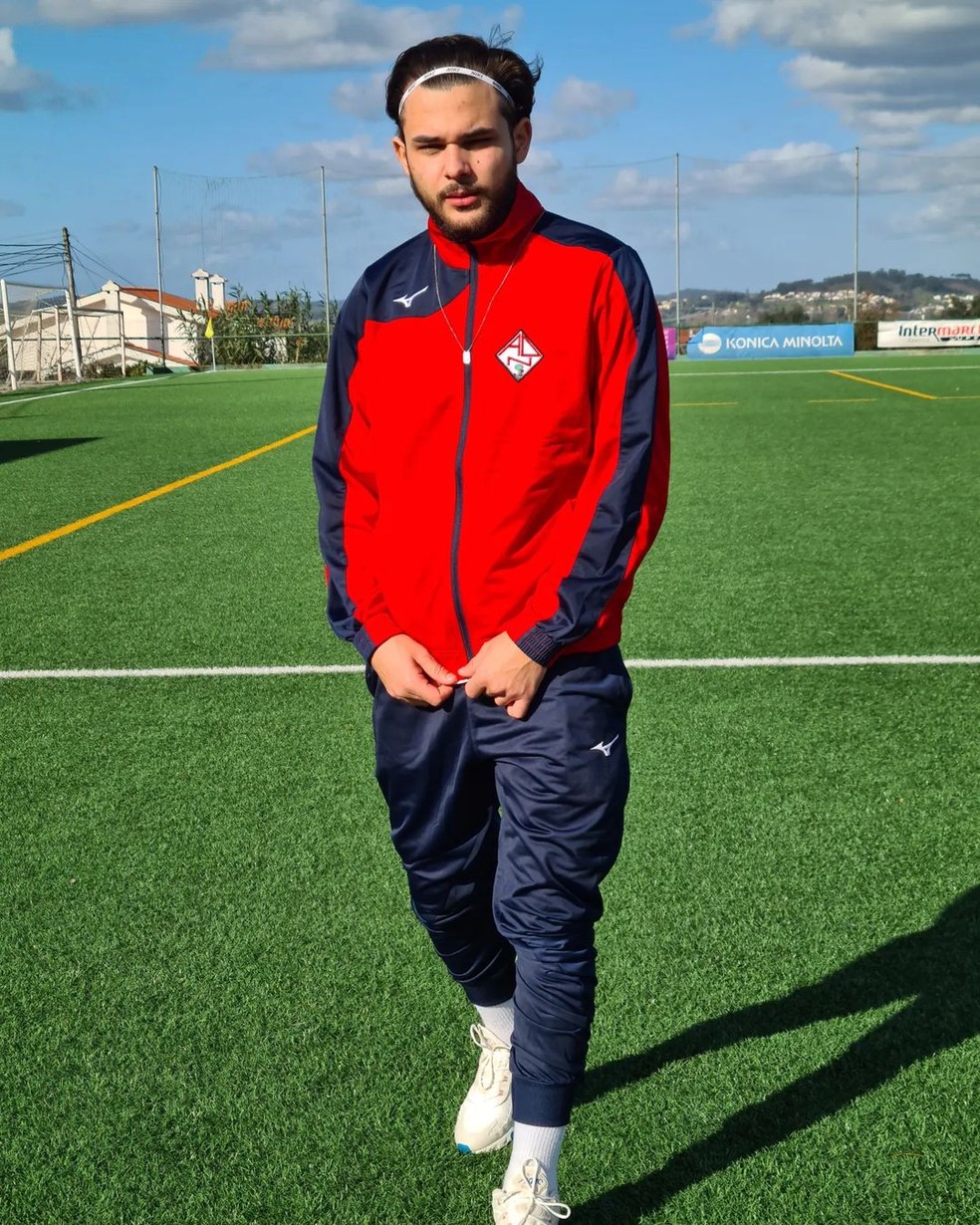 João Couto, com a camisa do AD Nogueirense, de Portugal — Foto: Arquivo Pessoal