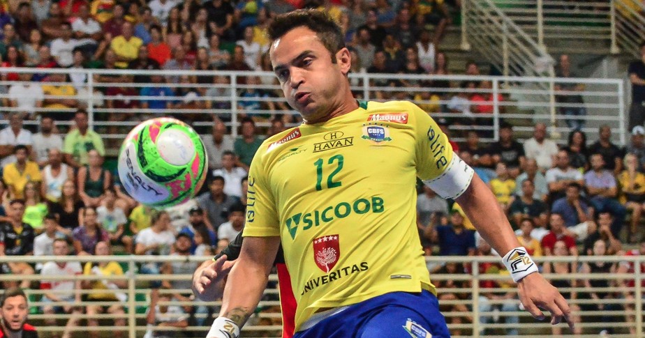 Confederação Brasileira de Futsal responde críticas e diz que Falcão  'esquece a própria história vitoriosa' - ESPN