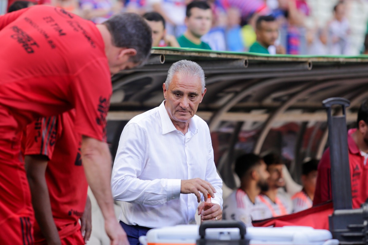 Tite rechaça extremos no Flamengo e pede apoio do torcedor: Precisa entender oscilações