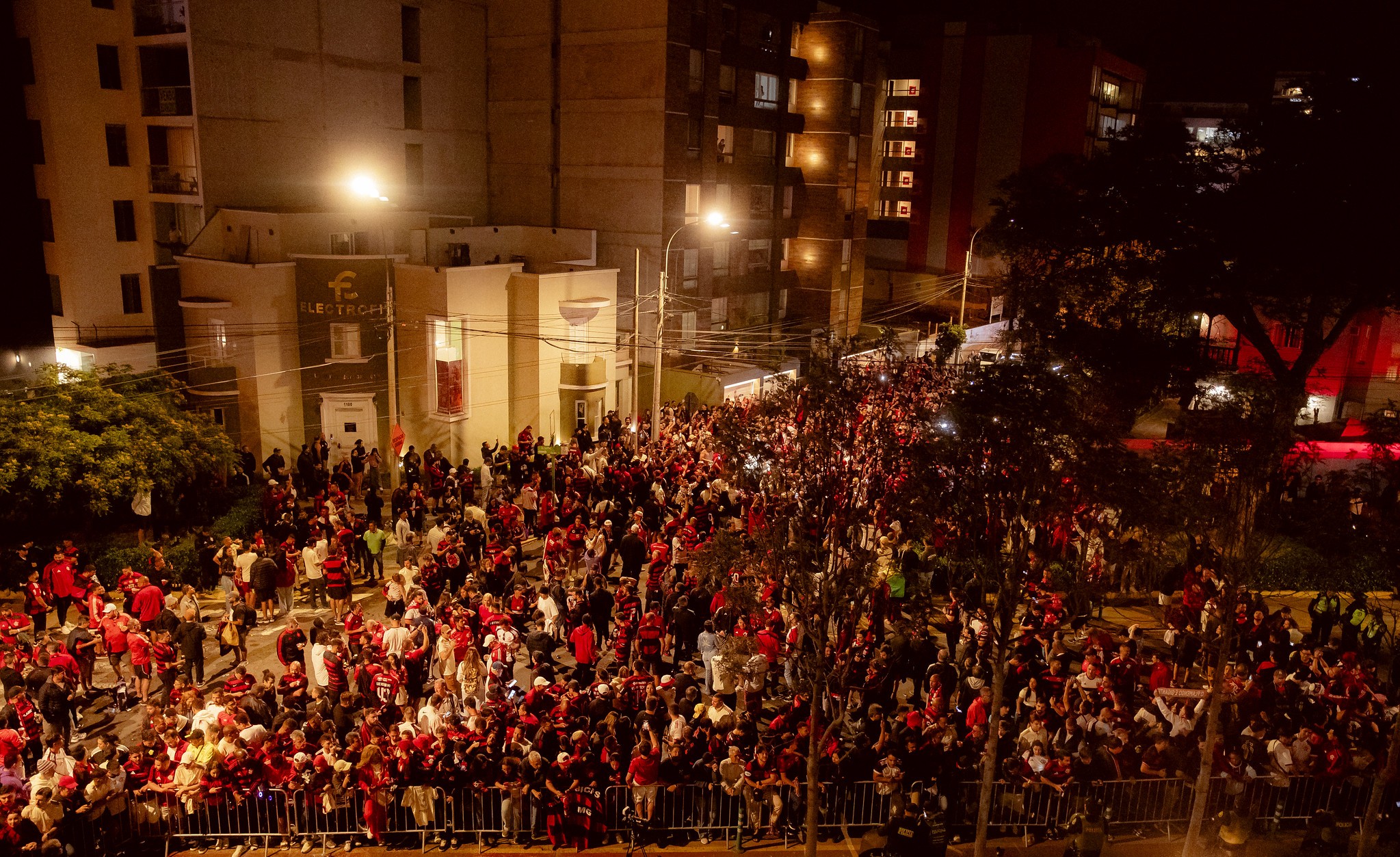 Torcida do Flamengo se mobiliza em Lima: preparativos intensos para a final da Libertadores!