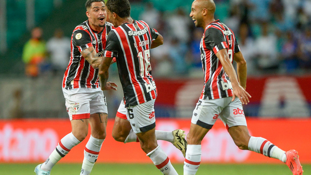 Luiz Gustavo gol São Paulo contra Bahia