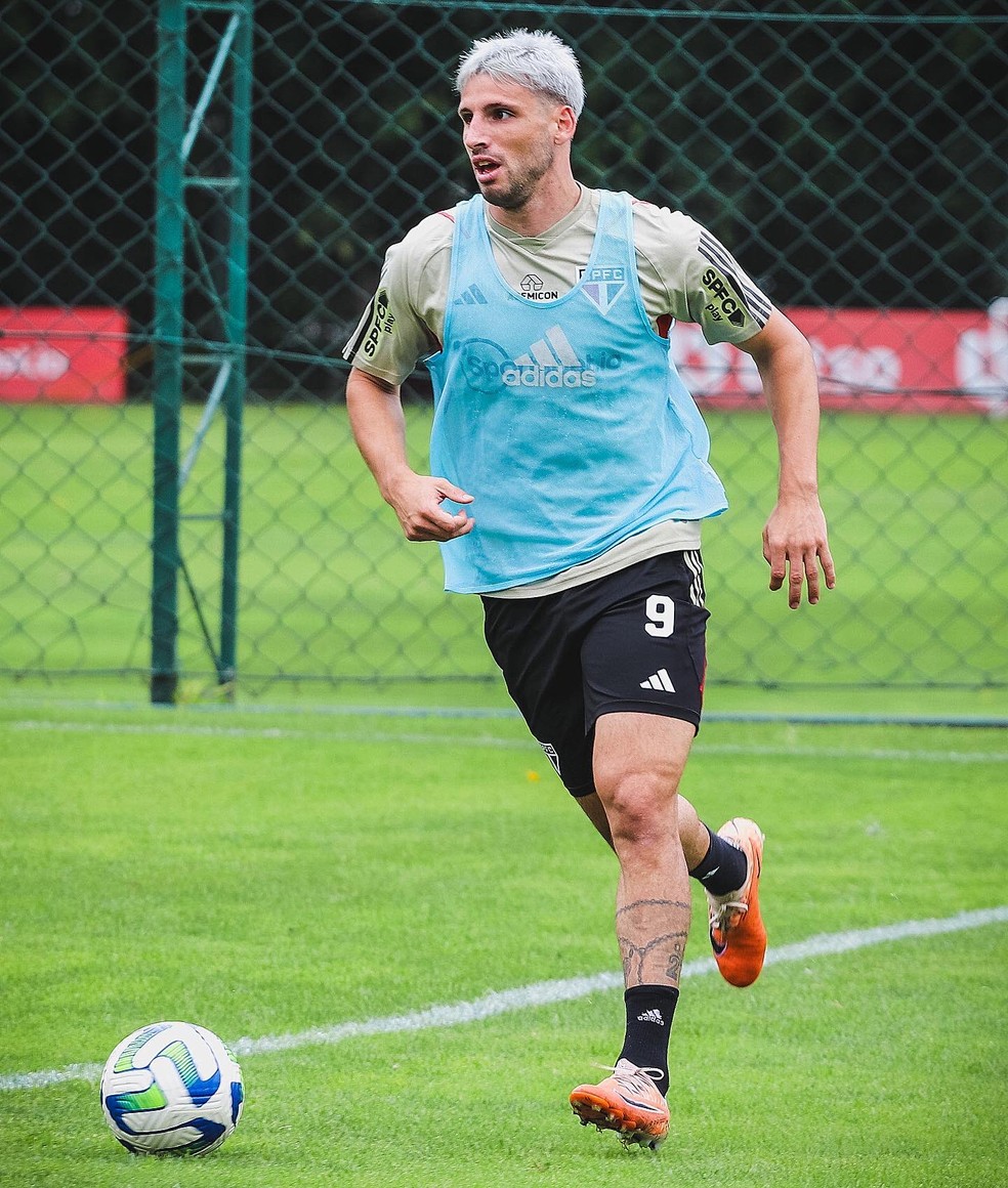 Calleri em treino do São Paulo — Foto: Divulgação