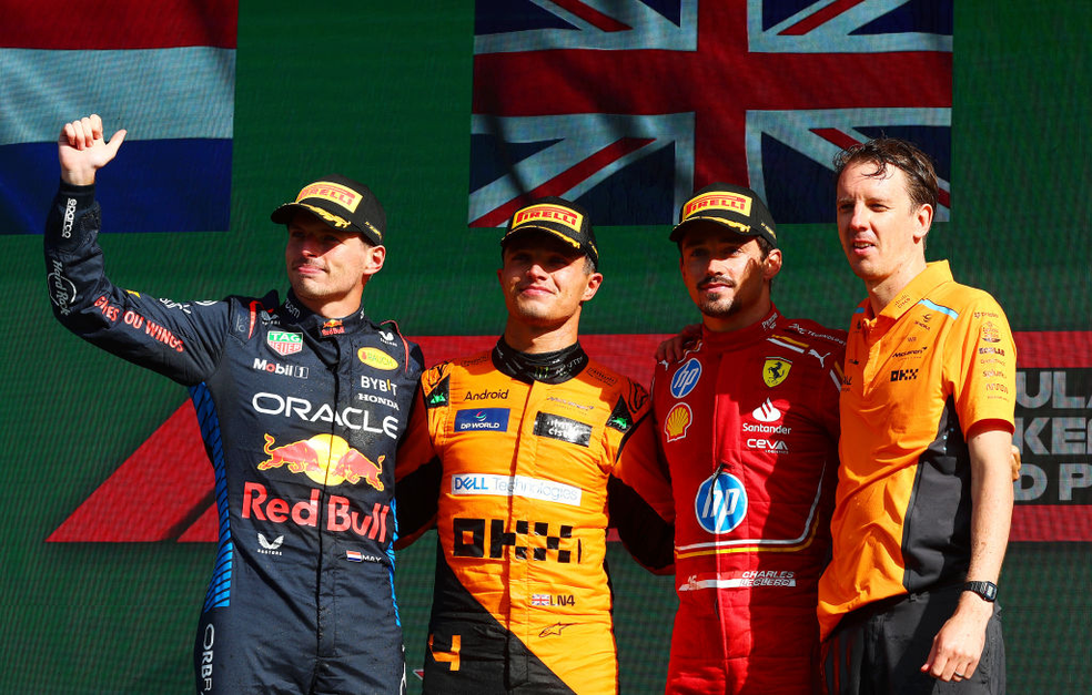 Lando Norris, Max Verstappen e Charles Leclerc no pódio do GP da Holanda de F1 em 2024 — Foto: Joe Portlock/Getty Images