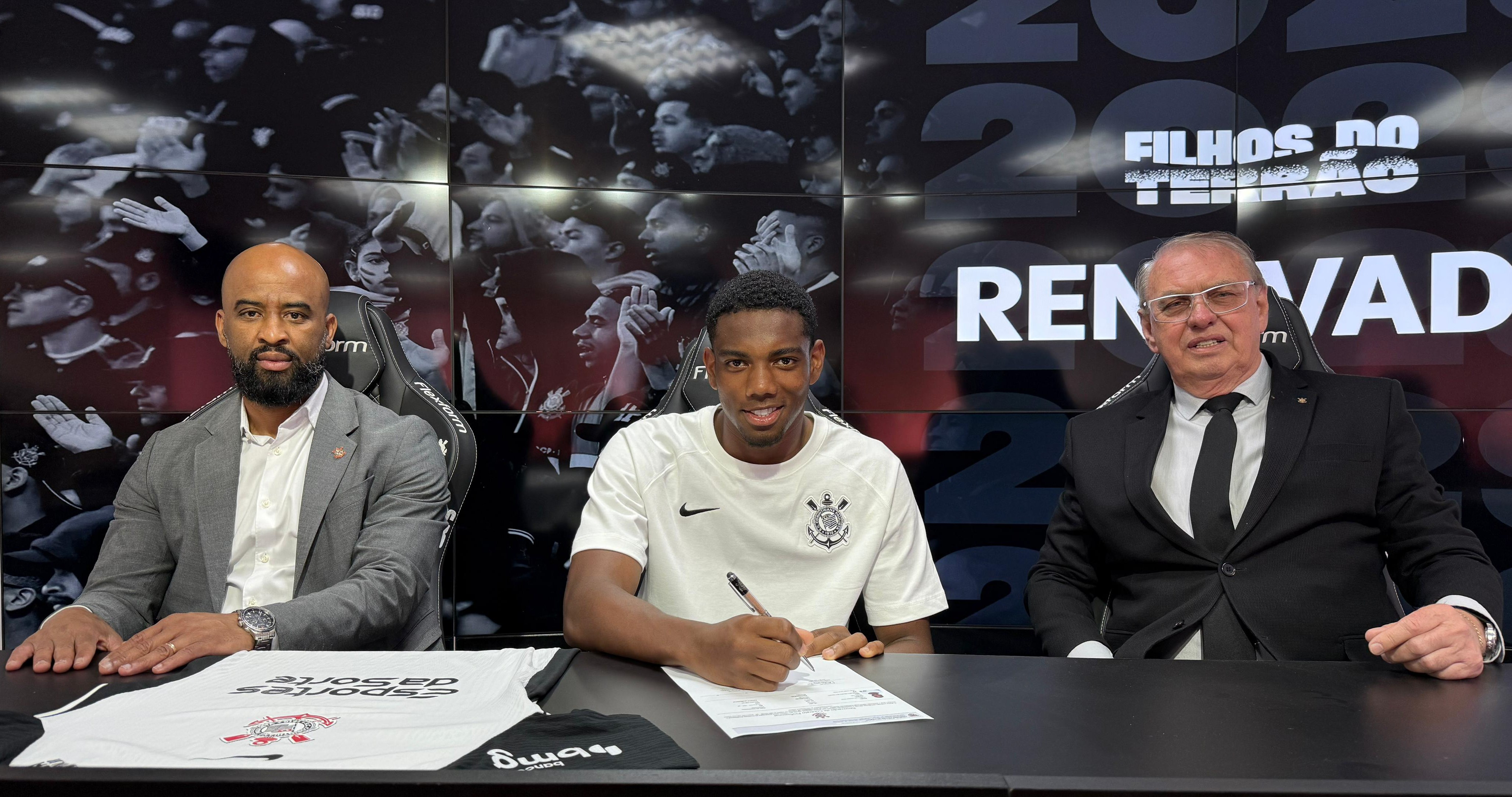 Corinthians renova com André e aumenta quatro vezes sua multa rescisória