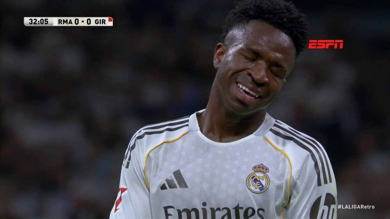 Mbappé toma pontos após levar cotovelada de brasileiro e não treina no Real