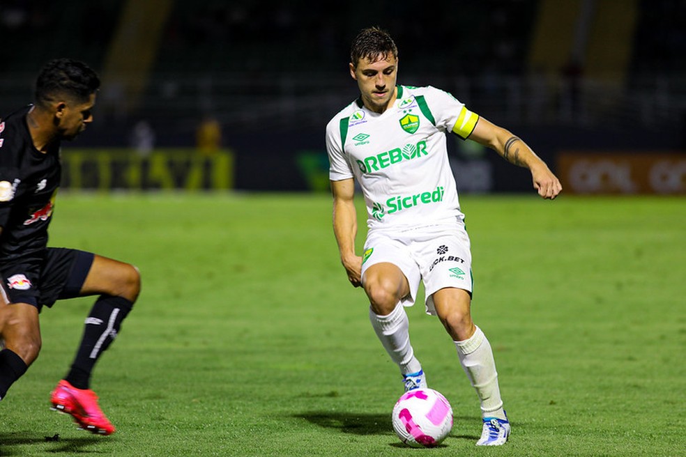 Camilo em Cuiabá x Bragantino, pela 30ª rodada — Foto: AssCom Dourado