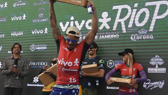 Italo Ferreira vence Yago Dora na final e é campeãopixbet hojeSaquarema 
