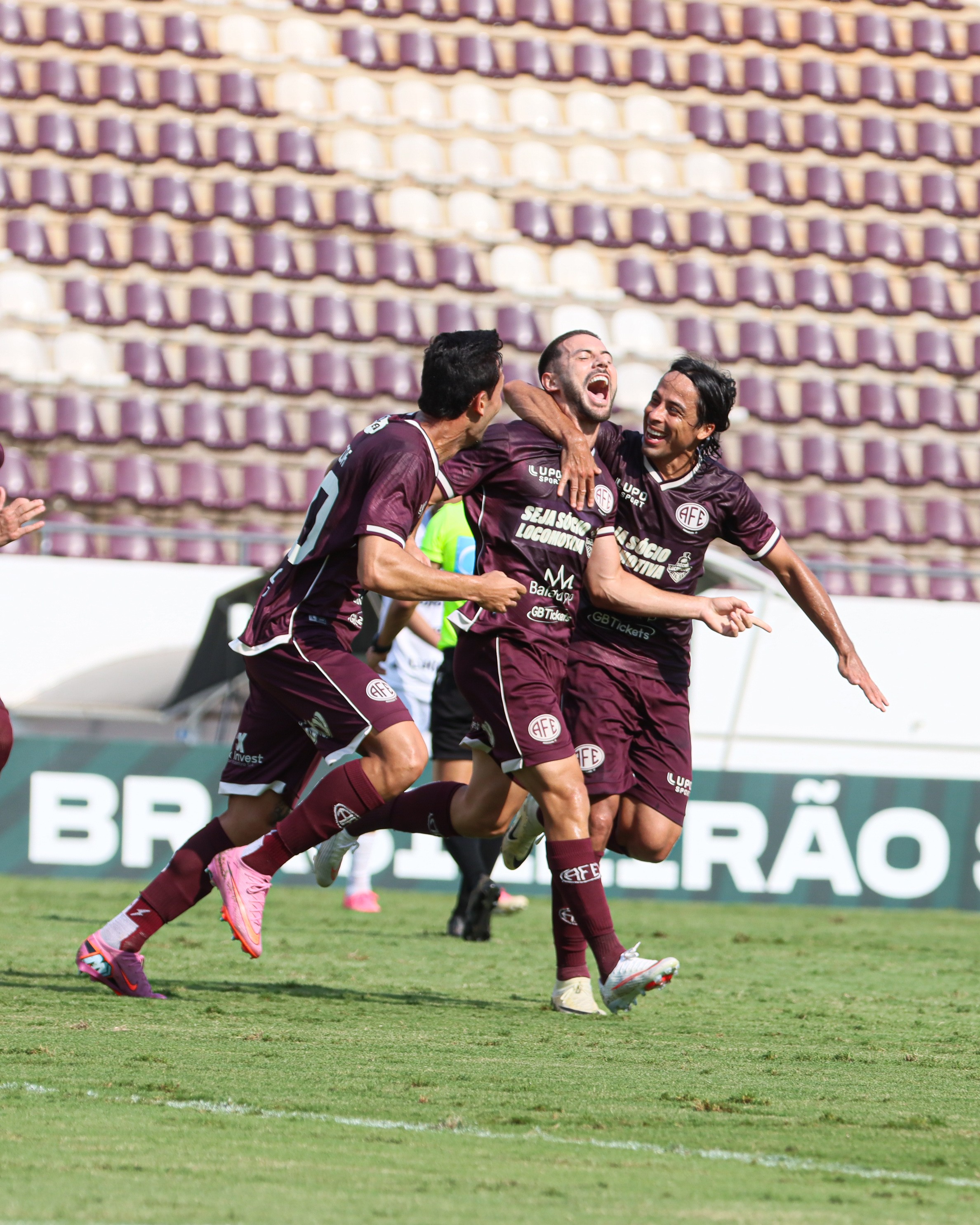 Lucas Rodrigues supera ano de lesões e celebra gol em 4º acesso com Ferroviária: "Foi na raça"