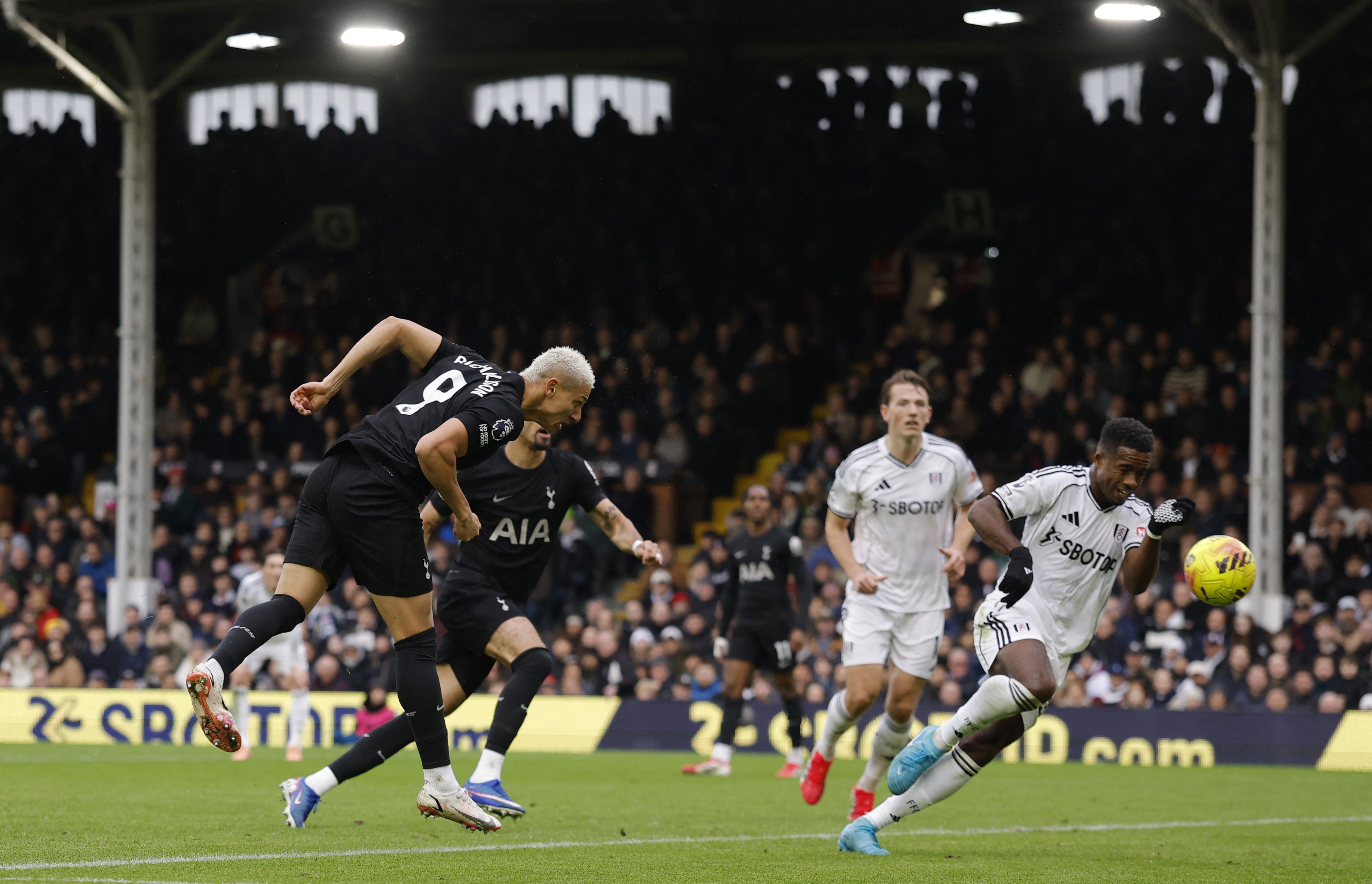 Radar da Copa: duelo de centroavantes chama atenção a 100 dias do Mundial