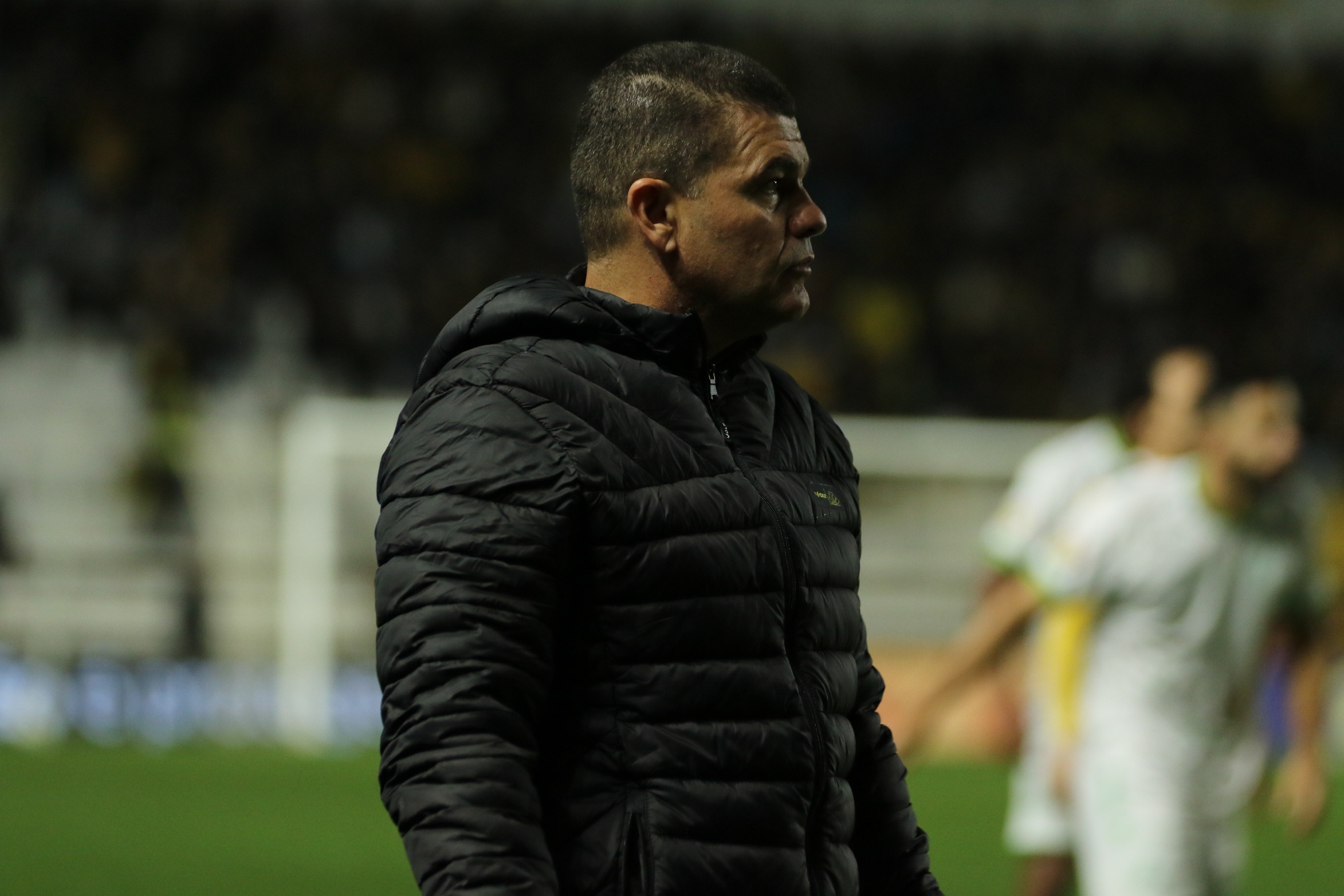 Técnico do Criciúma explica mudança de metade do time titular contra o América-MG