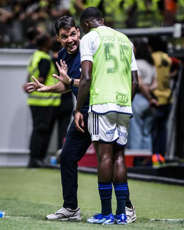 Larcamón analisa reintegração de João Pedro no Cruzeiro: decisão em aberto
