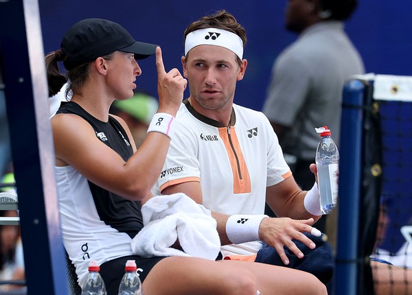 Dupla italiana vence Iga Swiatek e Casper Ruud e conquista o
