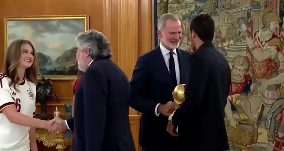 Rpdri com o Rei da Espanha na Casa Real — Foto: Reuters