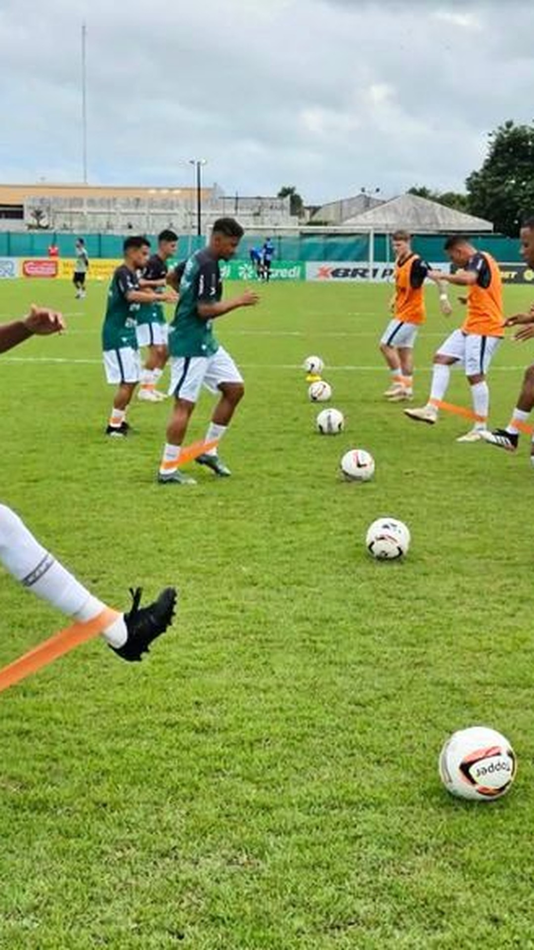 SportsCenterBR - CLASSIFICAÇÃO DA SÉRIE B! Após vitória em cima do  Luverdense recheada de confusão, o Internacional chega aos 24 pontos e à 5ª  colocação.