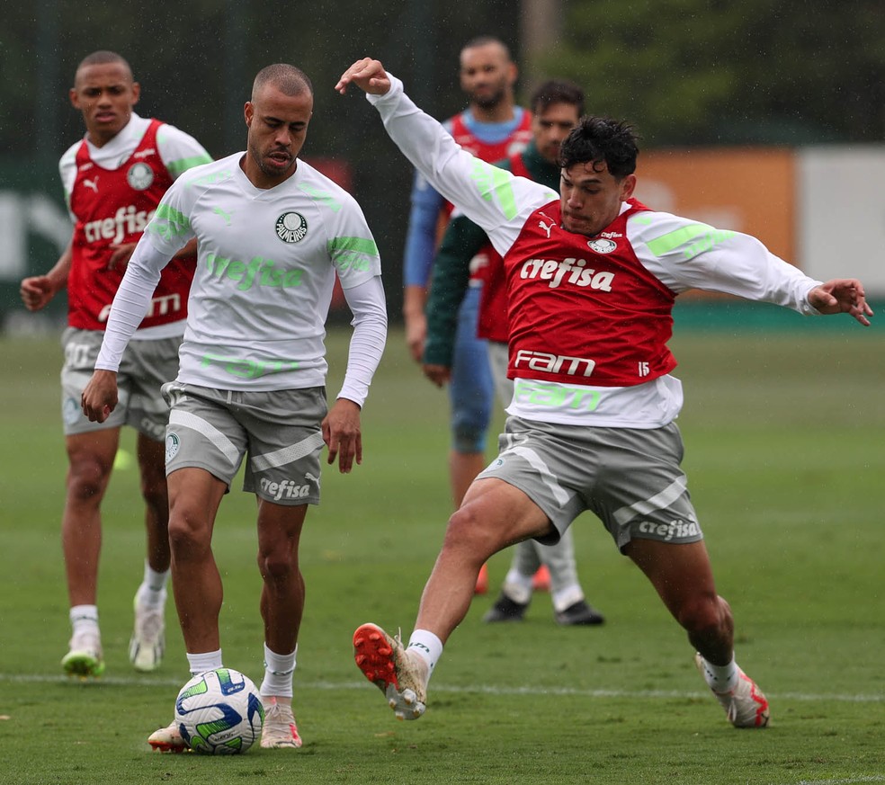Mayke e Gustavo Gómez em treino do Palmeiras — Foto: Cesar Greco/Palmeiras