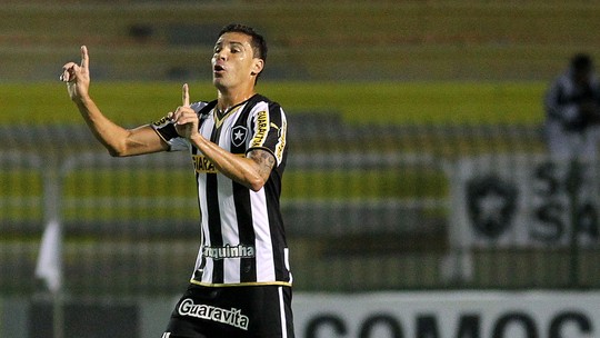 Ex-zagueiro Bolívar elogia intensidade do Botafogo: "Criciúma sabe o que vai enfrentar"