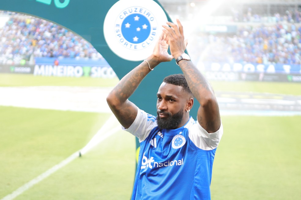 Gerson apresenta��o Cruzeiro � Foto: AGIF