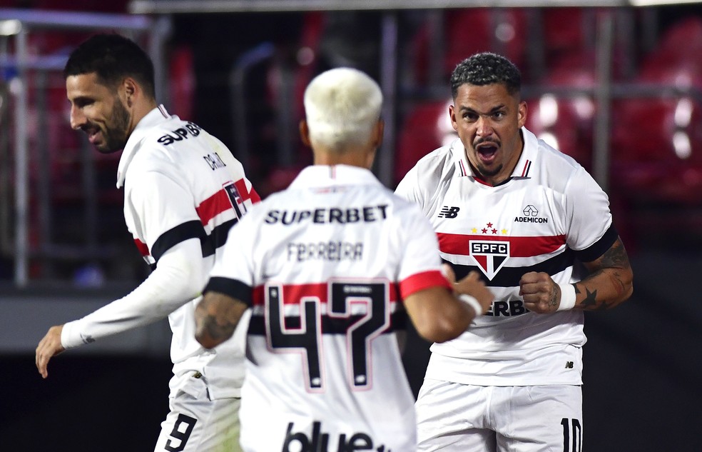 MARCA HISTÓRICA! Atacante do São Paulo atinge recorde importante em partida contra o Goiás