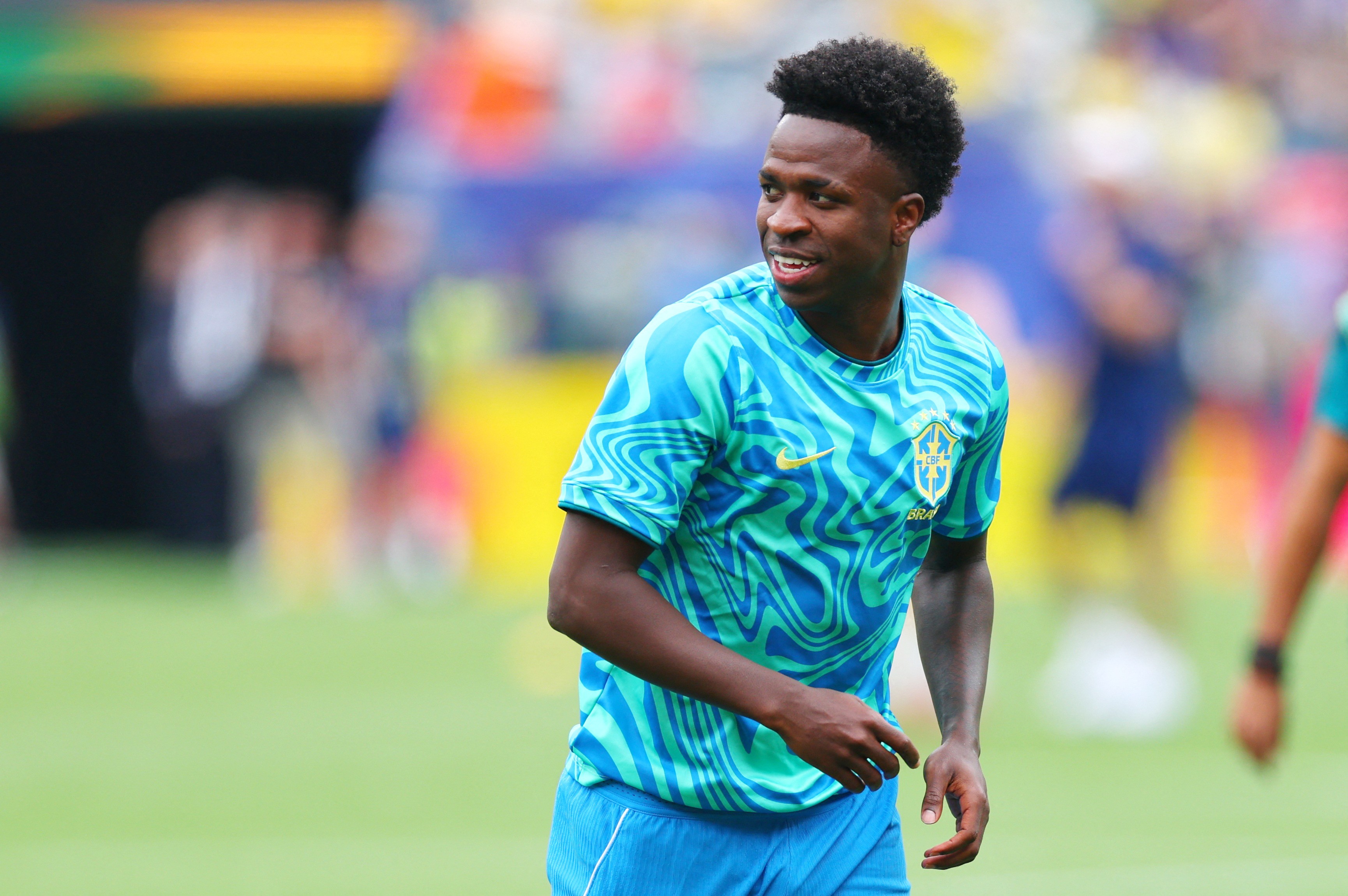 Jornal: Arsenal prepara o maior salário da história para tirar Vini Jr. do Real; veja os valores