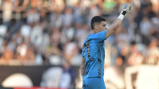 Por que busca por Brazão indica mudança de estratégia no Flamengo, que tem goleiro como prioridade - Foto: (Thiago Ribeiro/AGIF)