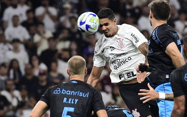 Grêmio fará reclamação na CBF, e Renato ironiza pênalti não marcado: Até o Stevie Wonder viu