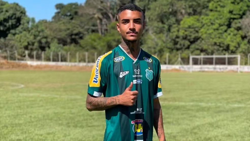 Allan Kennedy tatua Neymar no rosto