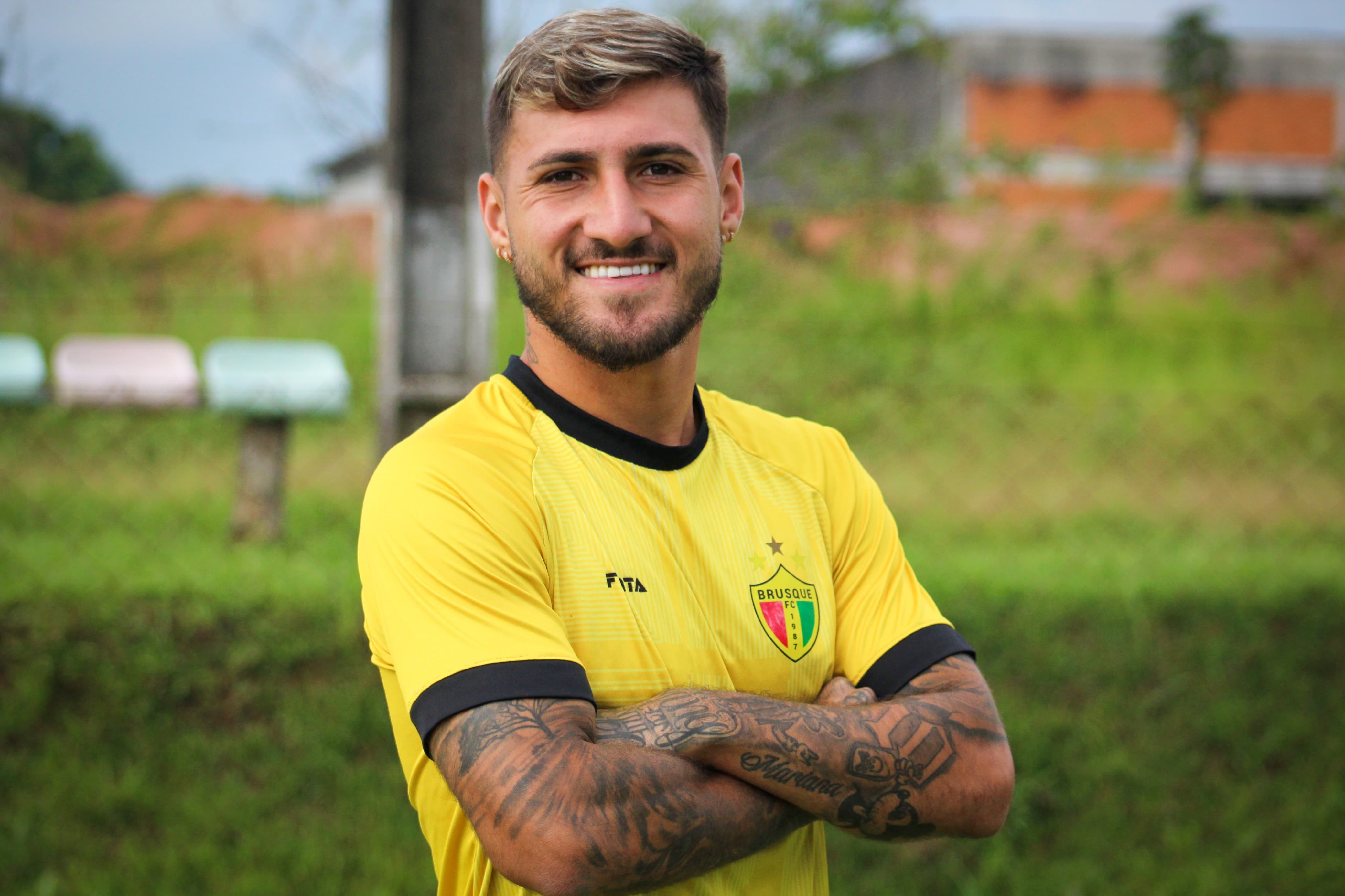 Brusque contrata meia Thomaz Carvalho
