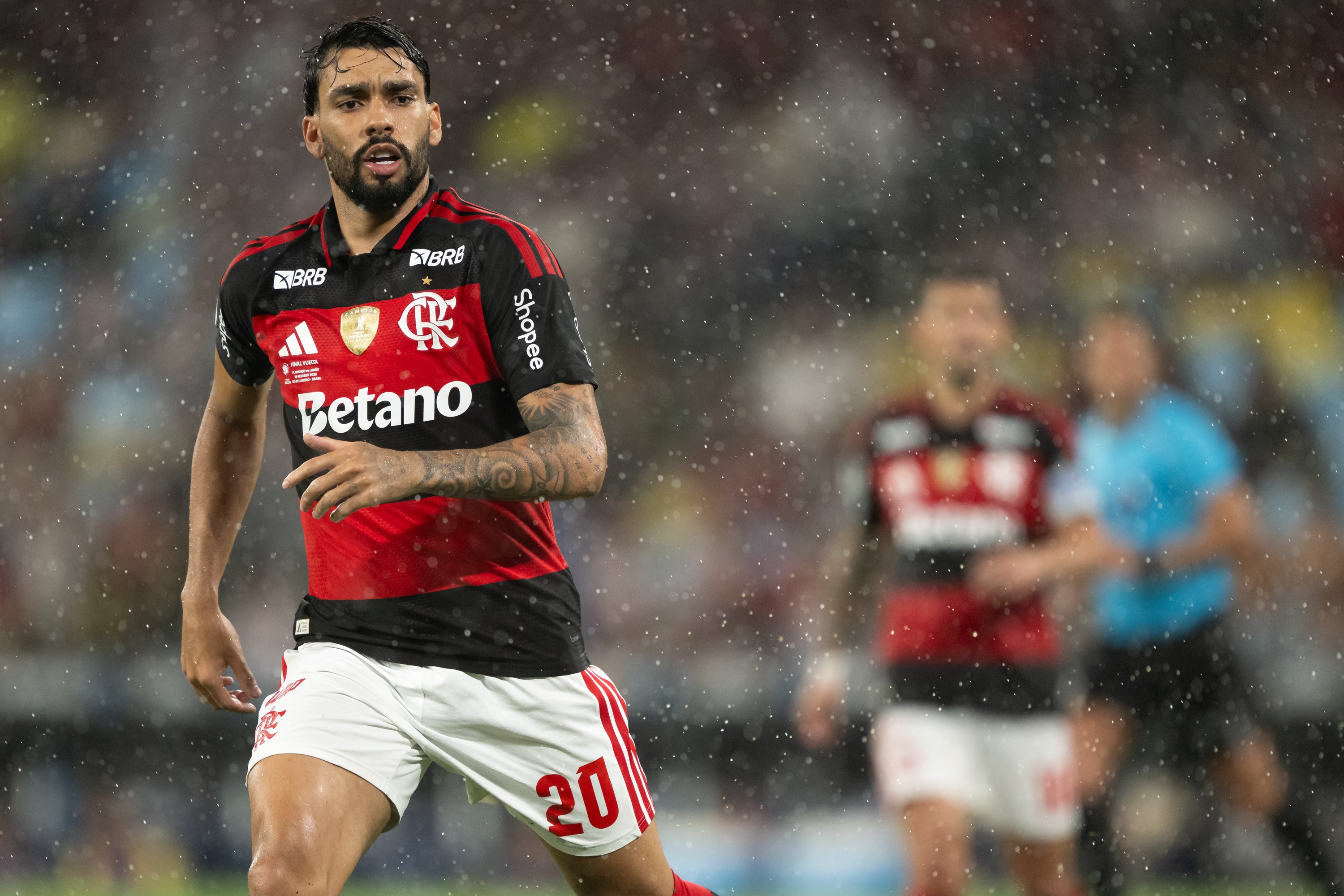 Paquetá enfrenta sombra de 2014 enquanto Flamengo busca reerguer-se na luta por títulos